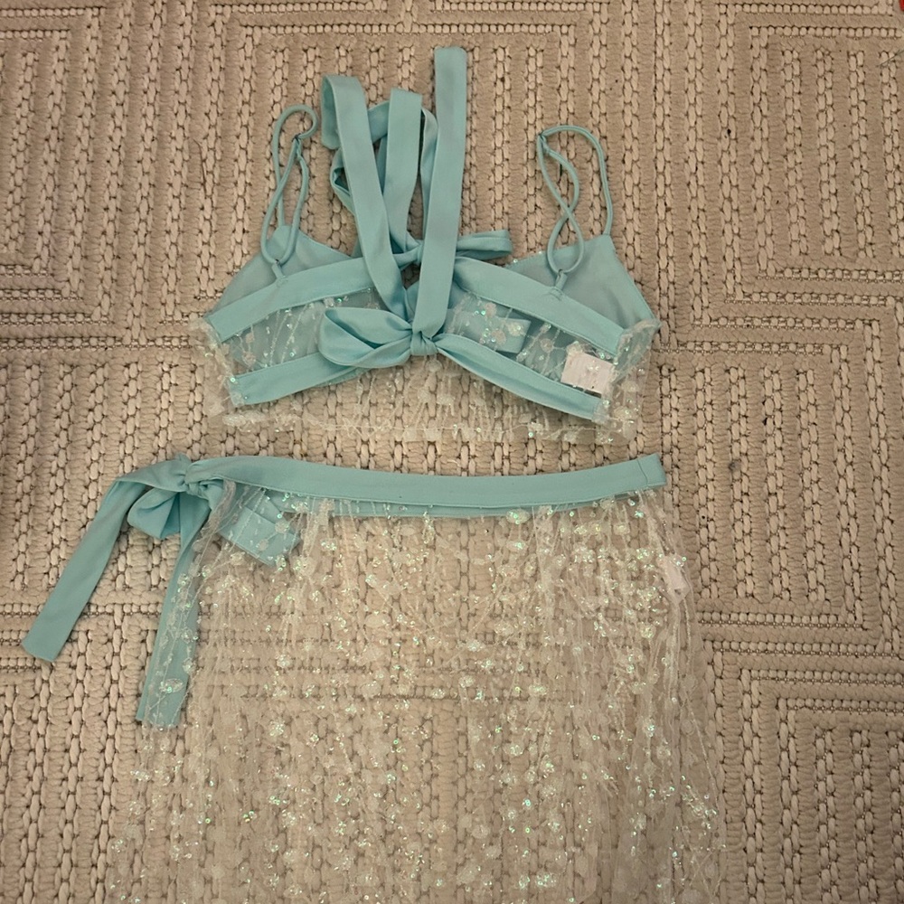 Lucy in the Sky Women’s S Blue White Festival Inspired Sequined Bra & Skirt Set - Picture 8 of 13